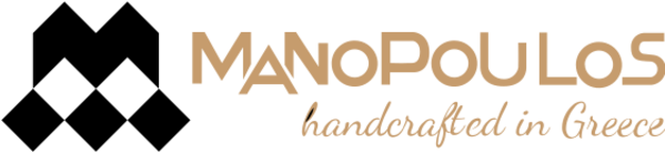 Manopoulos-logotyp